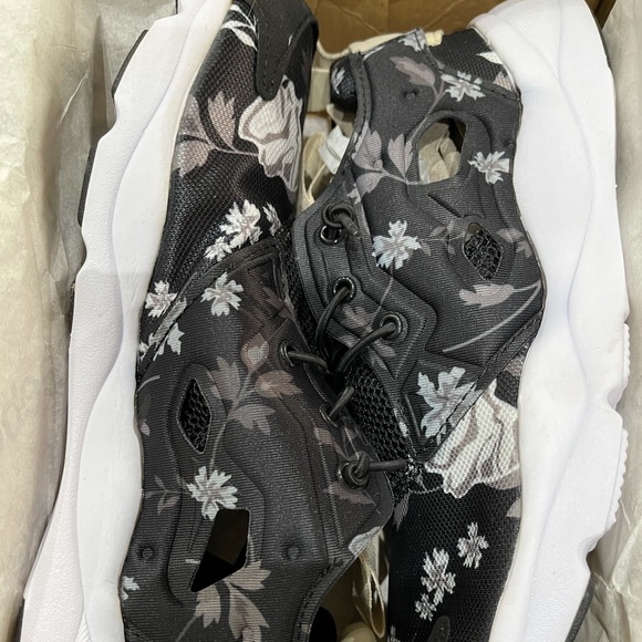 New REEBOK FURYLITE  SR BLACK FLOWERS WOMANS RUNER - Picture 2 of 4